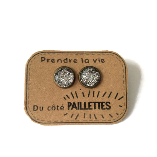 Silver Glitters Stud Earrings / "Prendre la vie du côté Paillettes"