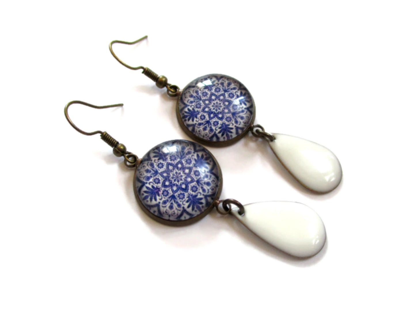 Boucles d'Oreilles Mandala Bleu, émail Blanc