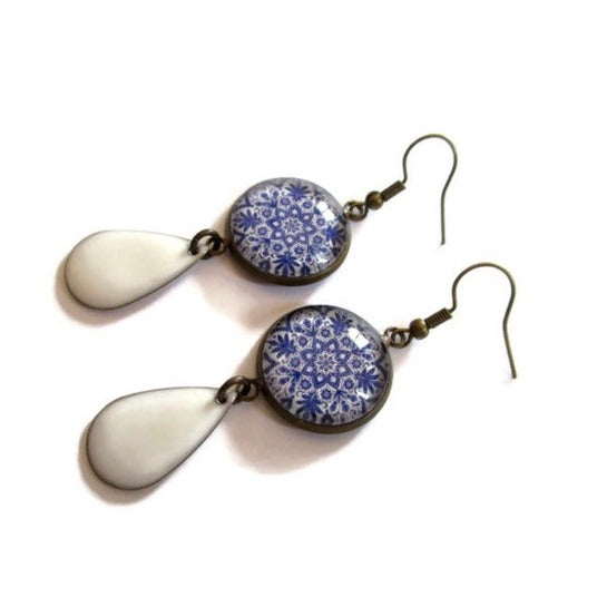 Boucles d'Oreilles Mandala Bleu, émail Blanc