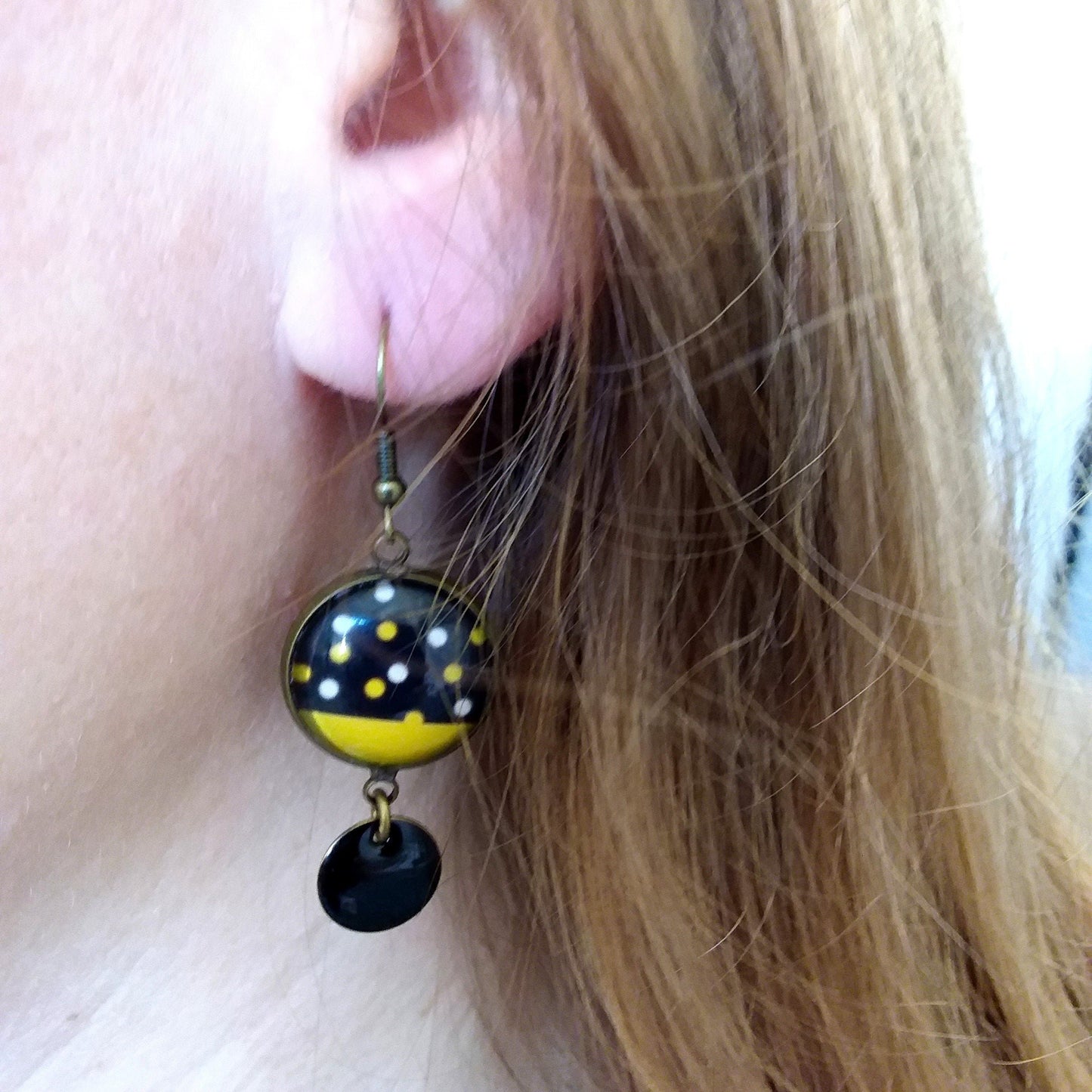 Boucles d'Oreilles Pois Jaunes et Noirs, émail Noir