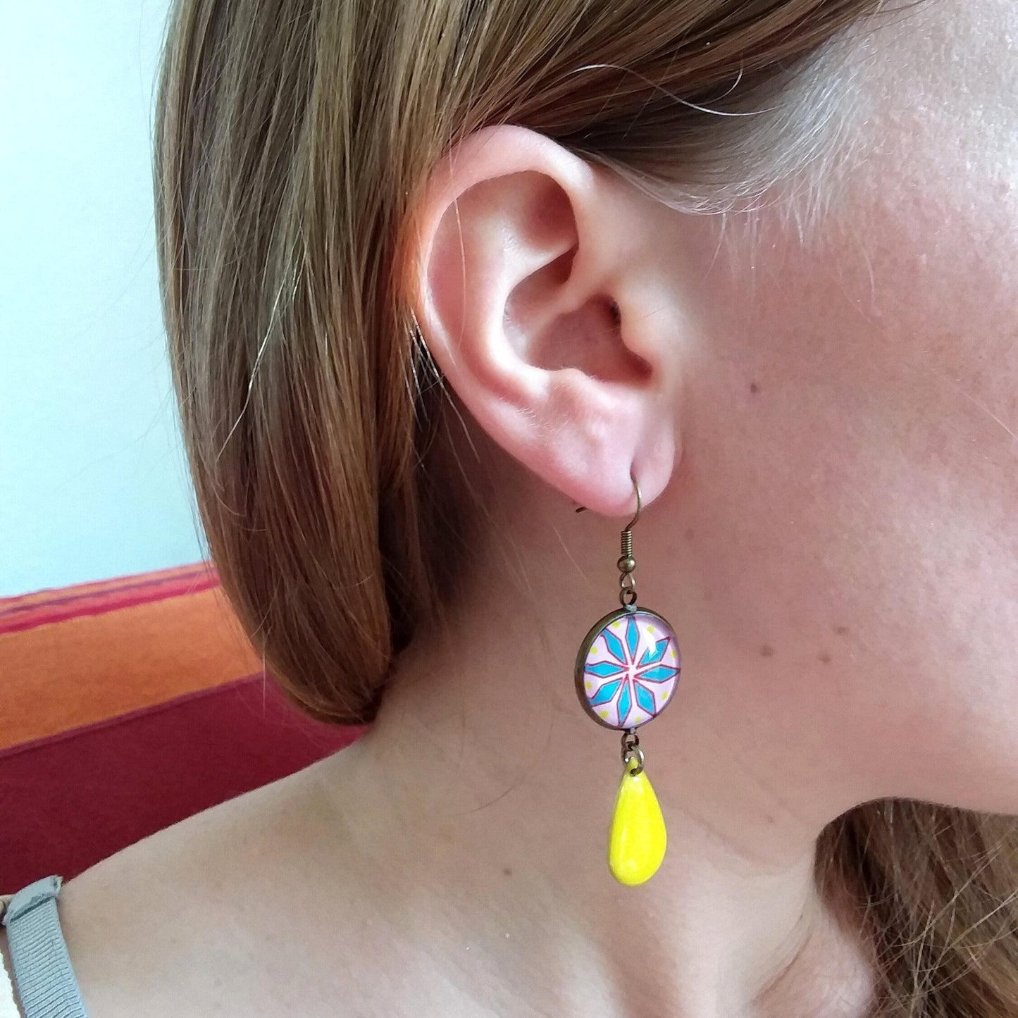 Pink and blue flower earrings, yellow enamel