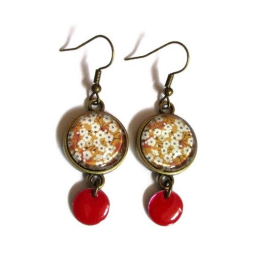 Boucles d'Oreilles Sakura, Petites Fleurs Blanches émail Rouge