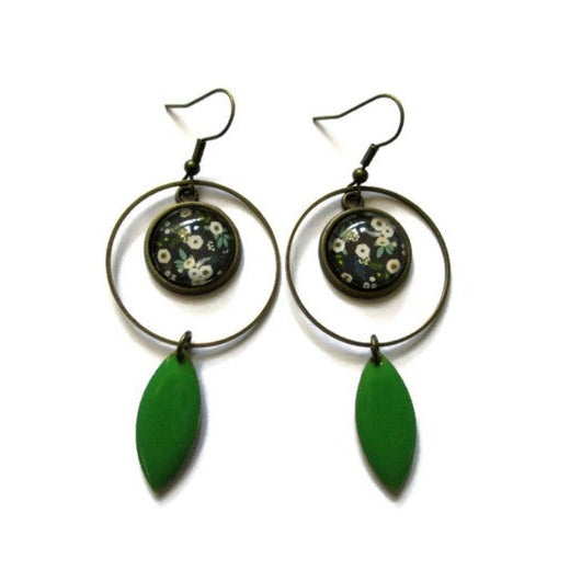Flowers earrings and green enamel