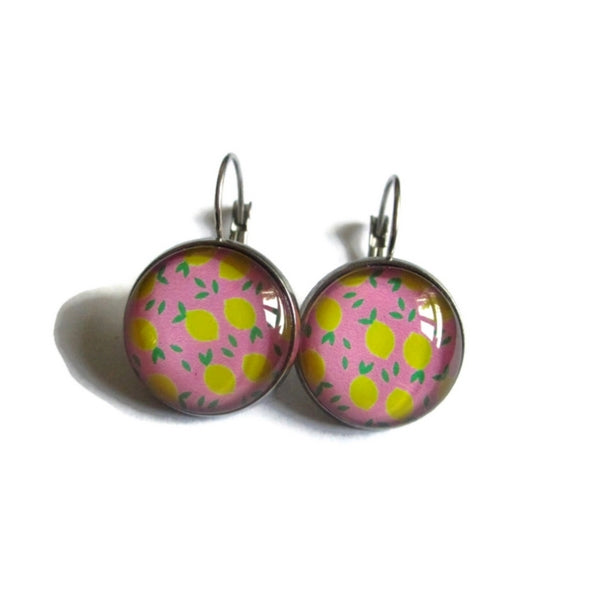 Boucles d'Oreilles Dormeuses Citrons sur fond Rose