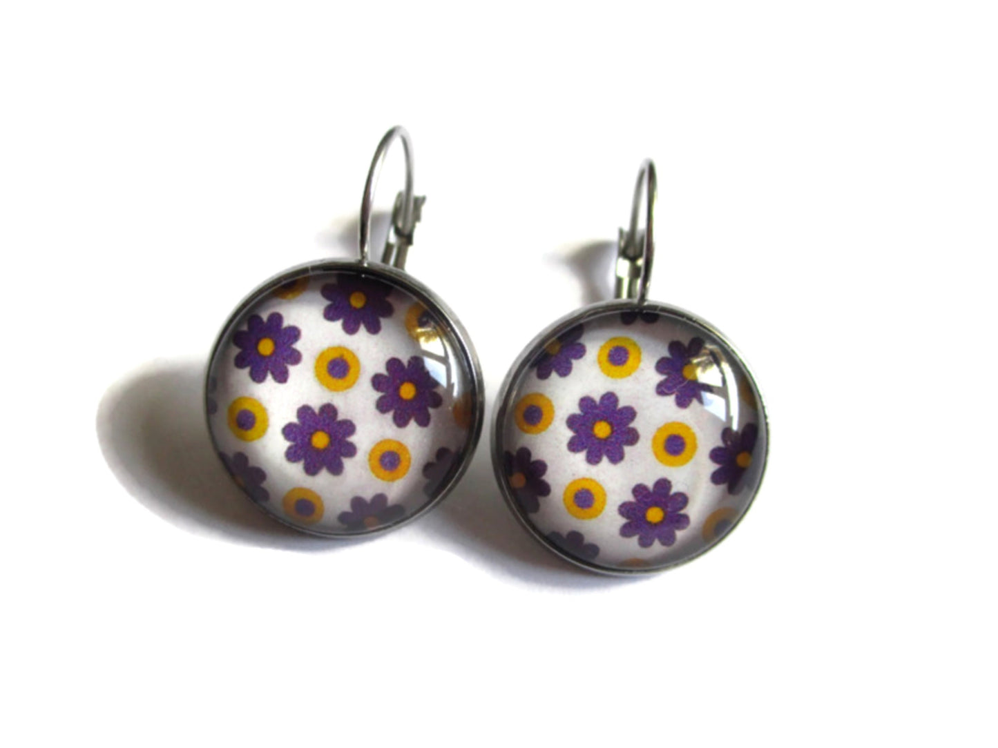 Boucles d'Oreilles Dormeuses Fleurs Violettes et Jaunes