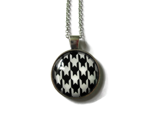 Collier motif Pied de poule noir et blanc