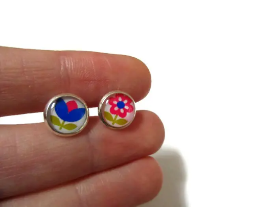 Puces d'Oreilles Enfant Fleurs Vintages Roses et Bleues